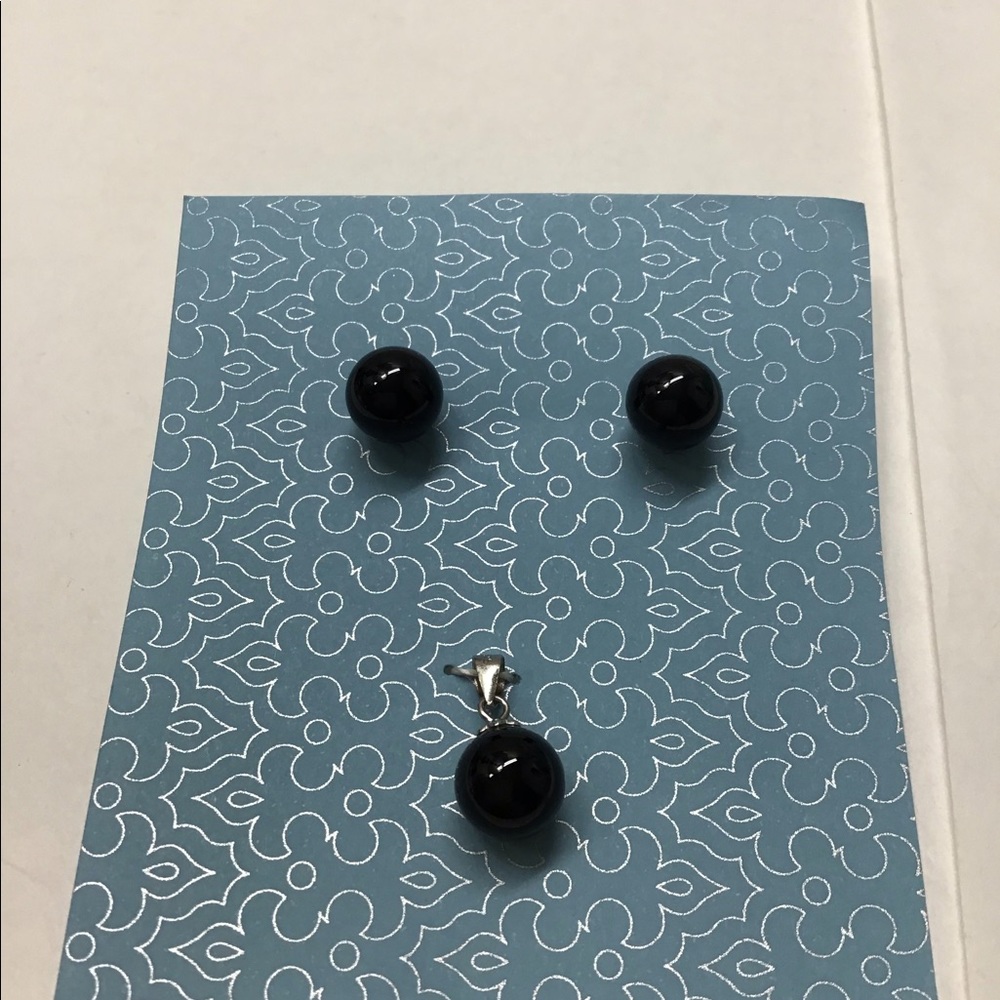 Silver and black set
